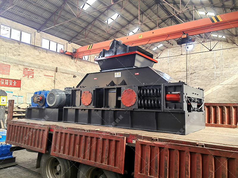 液壓全自動(dòng)對輥制砂機(jī)發(fā)貨圖片