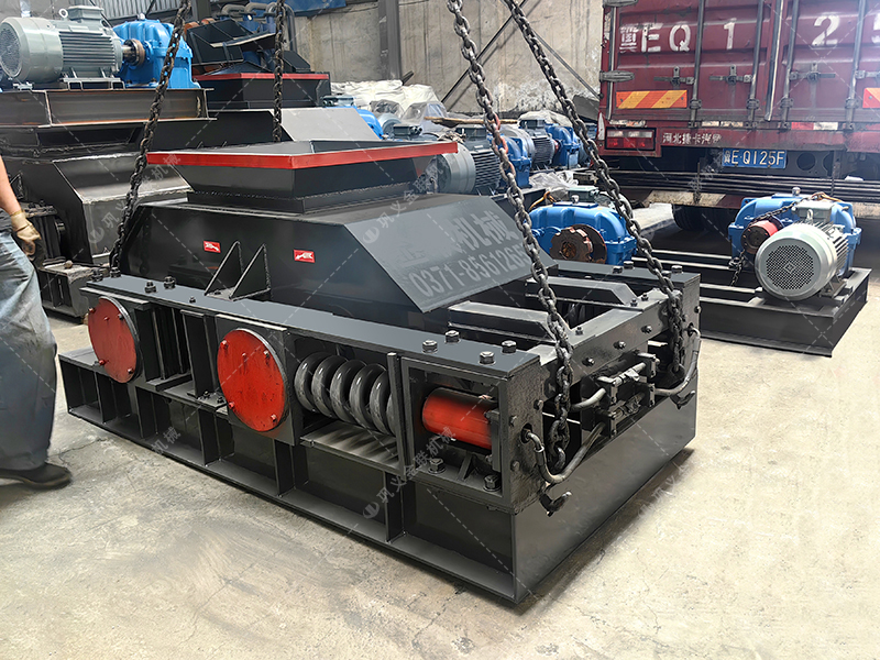 2PG800*600對輥破碎機(jī)發(fā)貨圖片_發(fā)往廣西三江_鵝卵石制砂